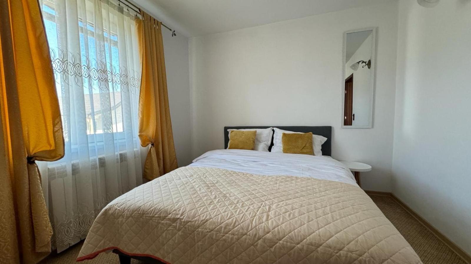 Casa Nicoladis Apartment Zarnesti Luaran gambar